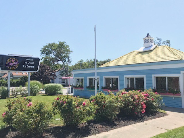 More Photos Of 221 Main St, West Dennis Hotel For Sale