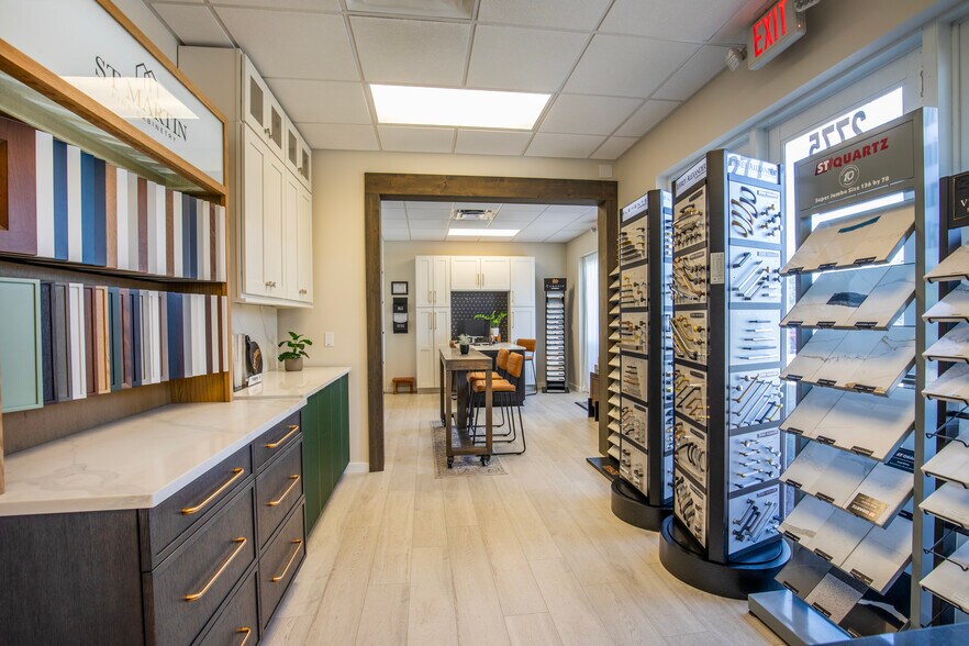 More Photos Of 330 NW Enterprise Dr, Port Saint Lucie Showroom For Lease