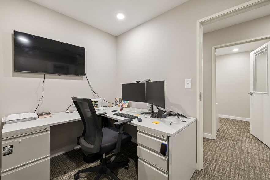 More Photos Of 411 Industrial Dr, White House Manufacturing For Lease