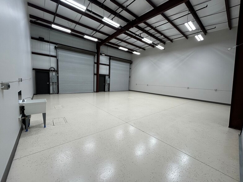 More Photos Of 2700 N Lake Valley Rd, Prescott Valley Light Manufacturing For Lease