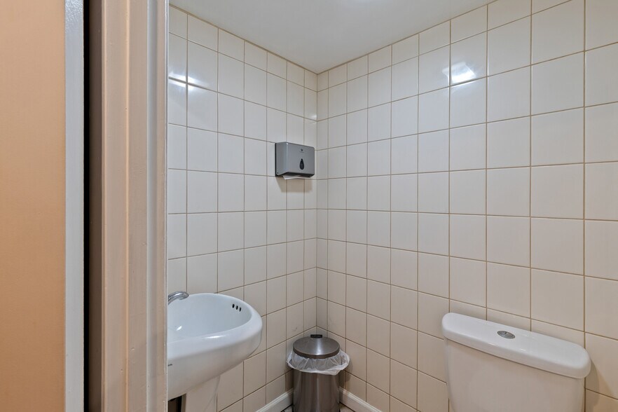 More Photos Of 663 W Pratt St, Baltimore Storefront Retail Residential For Sale