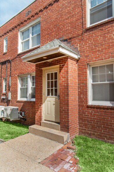 More Photos Of 200-204 S Veitch St, Arlington Apartments For Sale