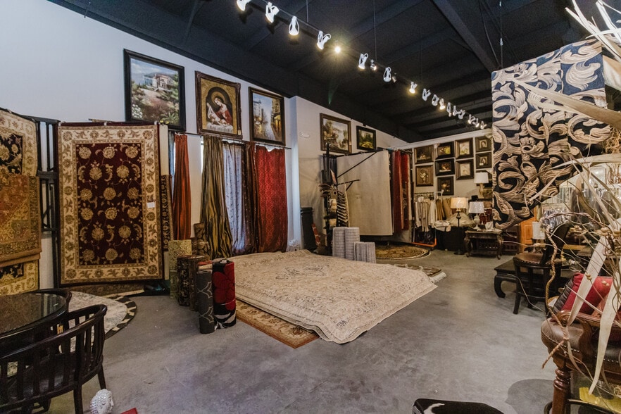 More Photos Of 736 N Andover Rd, Andover Storefront For Sale