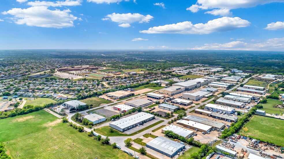 More Photos Of 1000-1008 N Commercial Blvd, Arlington Warehouse For Lease