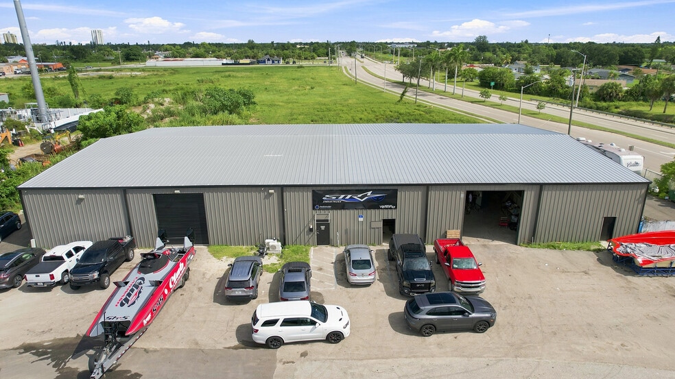 More Photos Of 3535 Dora St, Fort Myers Industrial For Sale