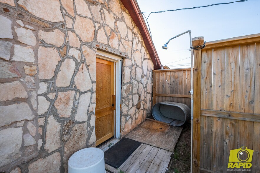 More Photos Of 425 Highland Park, Robert Lee Flex For Sale