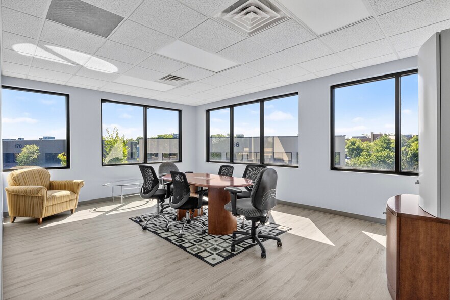 More Photos Of 160 Prosperous Pl, Lexington Medical For Sale