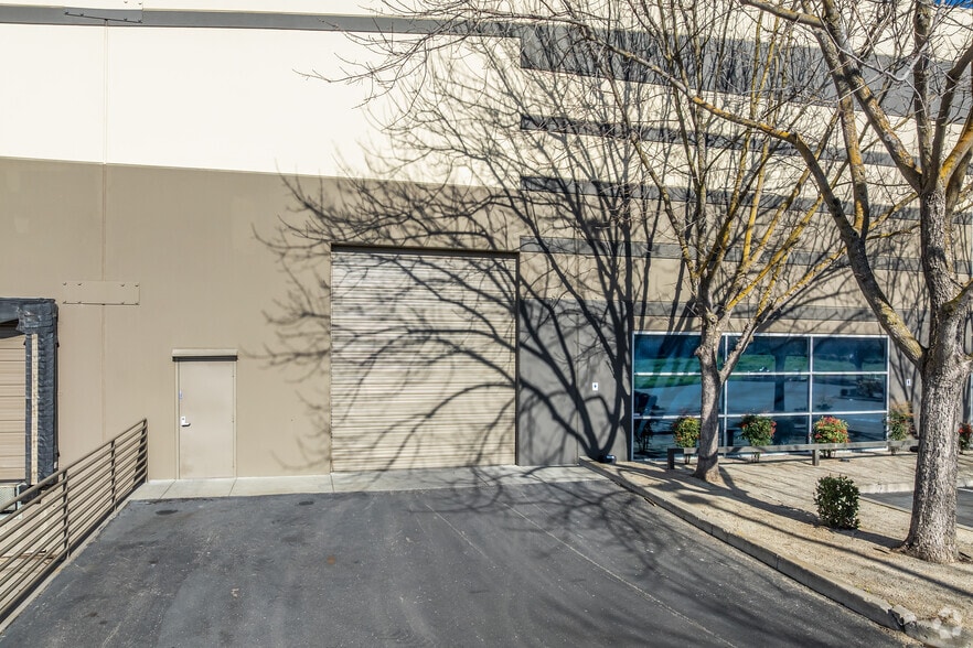 More Photos Of 1660 Tide Ct, Woodland Coworking Space