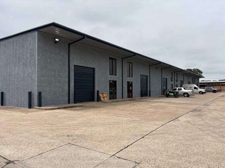 More Photos Of 5708 N Shepherd Dr, Houston Unknown For Lease