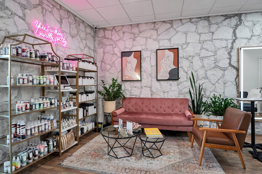 More Photos Of 1001 W 34th St, Austin Freestanding For Lease