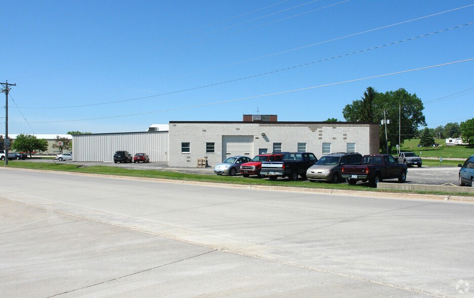 More Photos Of 1614 Fuller Rd, West Des Moines Industrial For Sale
