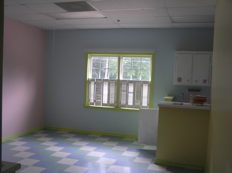 More Photos Of 216 E Felton Rd, Cartersville Daycare Center For Sale