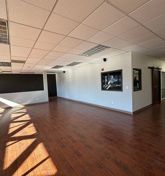 More Photos Of 10143 W Chatfield Ave, Littleton Storefront For Lease