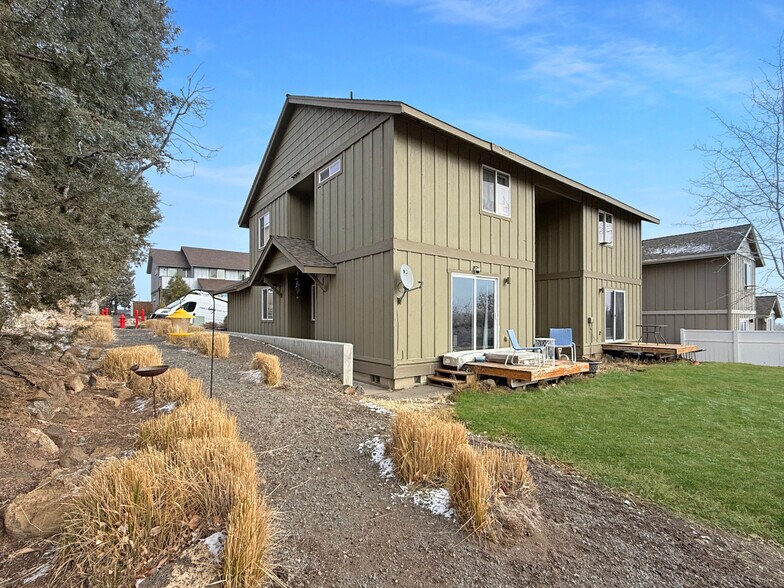 More Photos Of 1696 NE Lotus Dr, Bend Multifamily For Sale