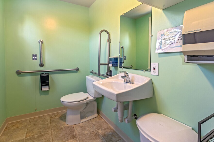 More Photos Of 35 Nehantic Dr, Niantic Storefront Retail Residential For Sale