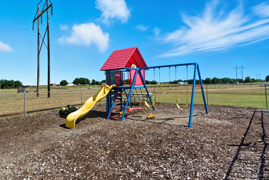 More Photos Of 351 My Ln, Millsap Trailer Camper Park For Sale