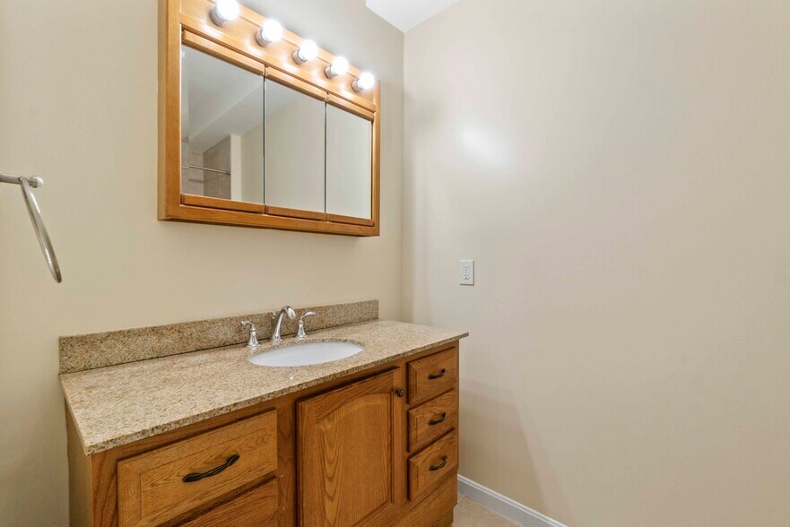 More Photos Of 5011 Roland Ave, Baltimore Apartments For Sale