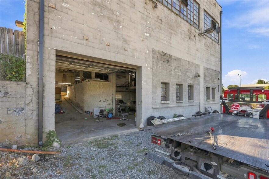 More Photos Of 529 E Broadway Ave, Maryville Auto Repair For Sale