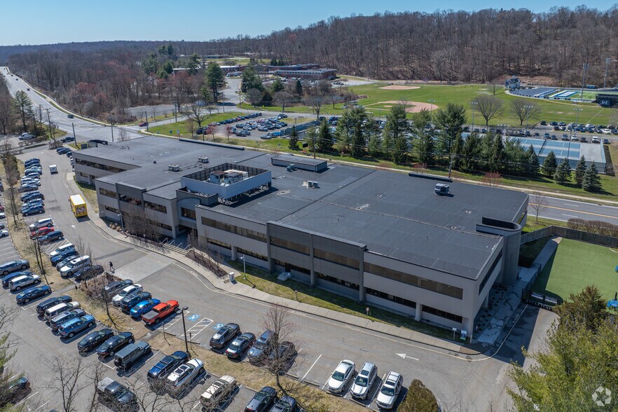 More Photos Of 372 Danbury Rd, Wilton Medical For Lease