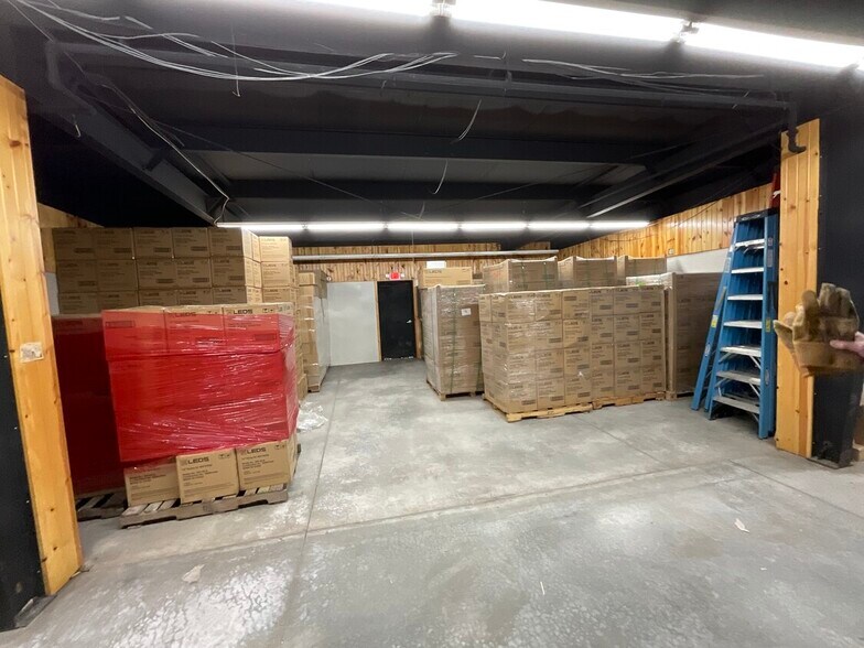 More Photos Of 1031 Appleton Rd, Menasha Industrial For Lease
