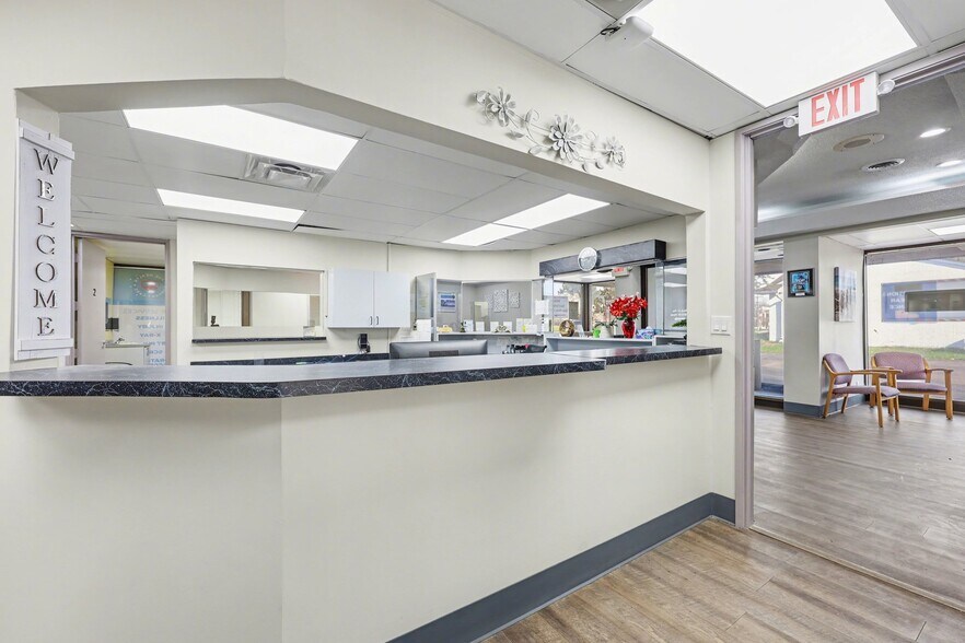 More Photos Of 30000 Orchard Lake Rd, Farmington Medical For Lease