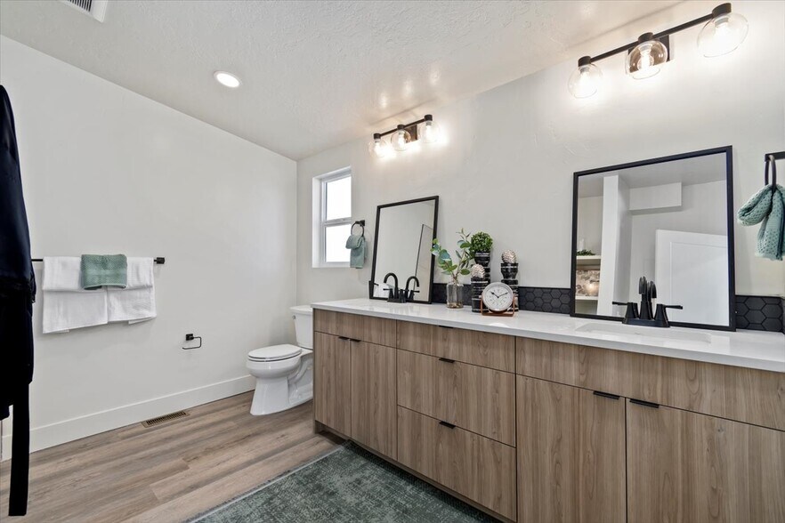 More Photos Of 362-436 W London St, Middleton Manufactured Housing Mobile Home Park For Sale