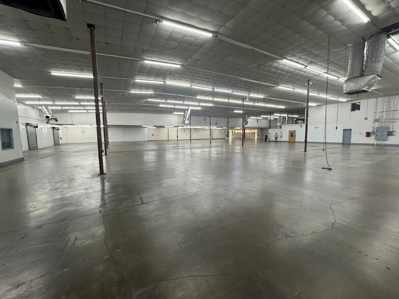 More Photos Of 889 Seahawk Cir, Virginia Beach Manufacturing For Lease