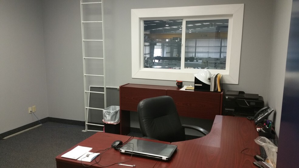 More Photos Of 9605 48th St SE, Calgary Service For Lease