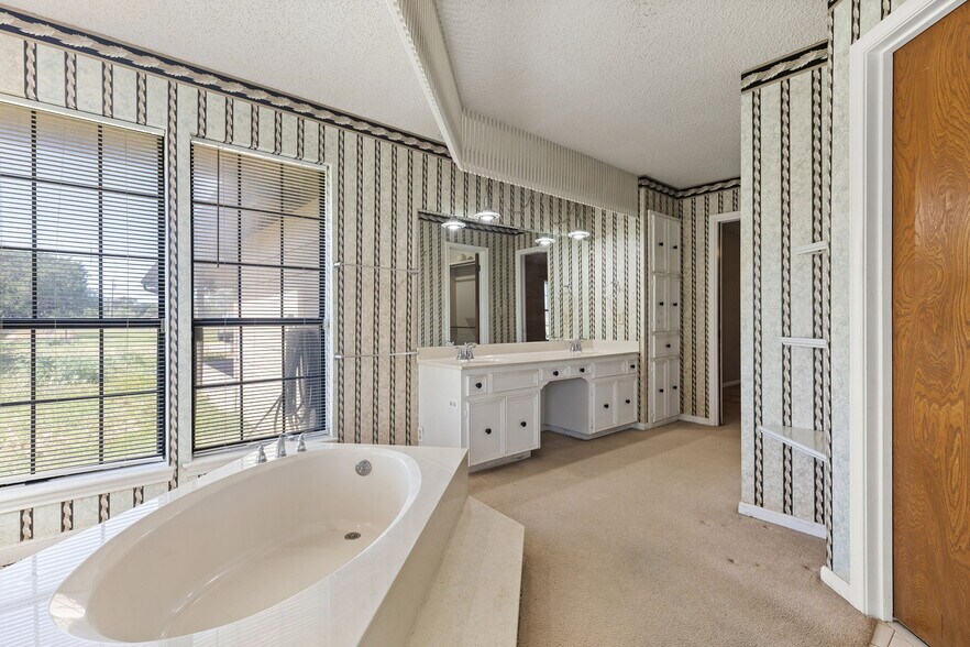 More Photos Of 12409 Lowden Ln, Manchaca Flex For Sale