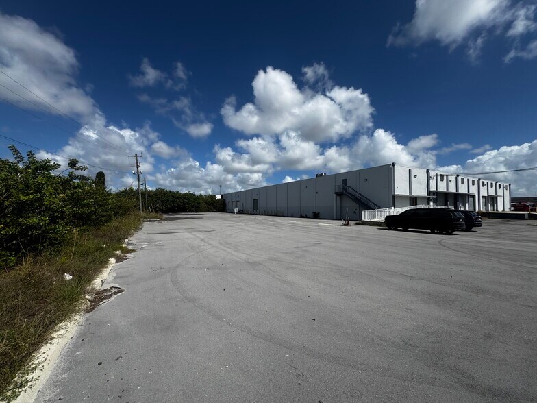 More Photos Of 2929 NW 73rd St, Miami Warehouse For Lease