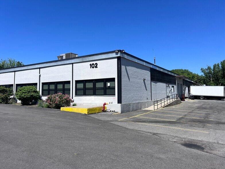 More Photos Of 102 Fairview Park Dr, Elmsford Warehouse For Lease