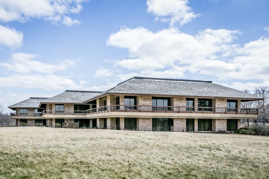 More Photos Of 3890 Salem Lake Dr, Long Grove Office For Sale