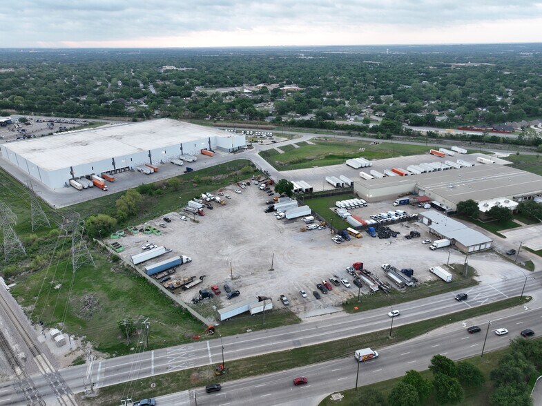 More Photos Of 3900 N Beach St, Haltom City Warehouse For Sale