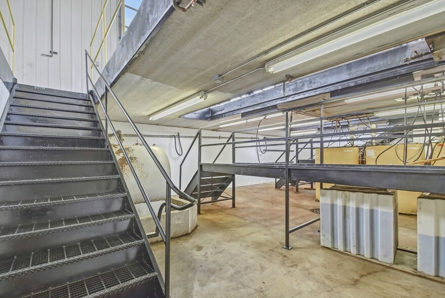 More Photos Of 615 County Road R, Denmark Auto Repair For Sale