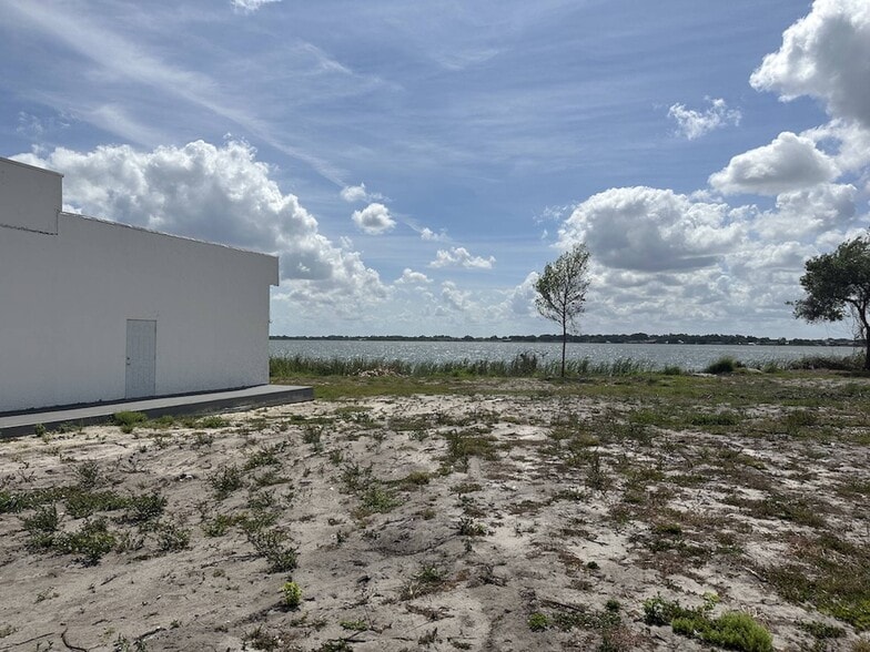 More Photos Of 1300 S Lake Shore Way, Lake Alfred Freestanding For Sale