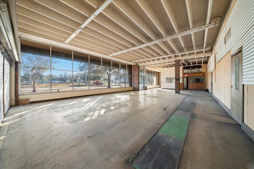 More Photos Of 1118 N Magnolia Ave, Ocala Warehouse For Sale