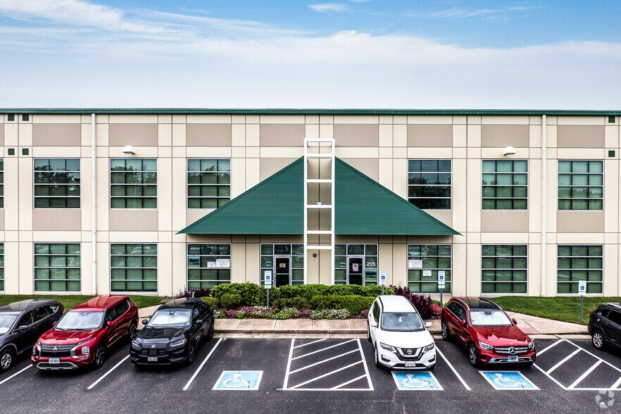 More Photos Of 2101 Aluminum Ave, Hampton Warehouse For Lease