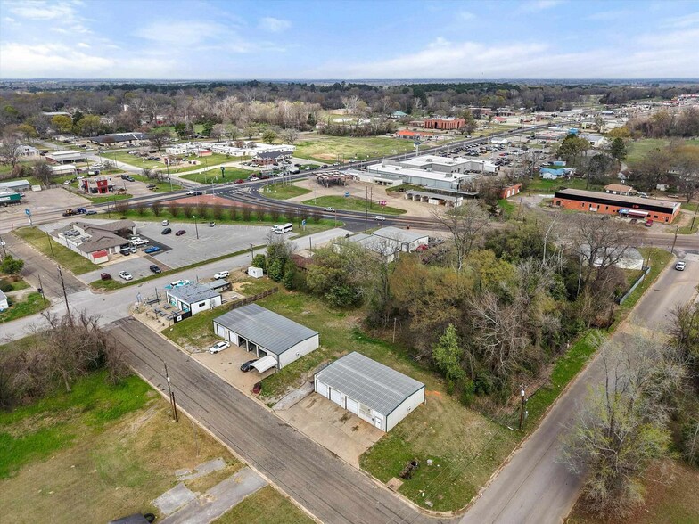More Photos Of 420 E Scott St, Gilmer Warehouse For Sale