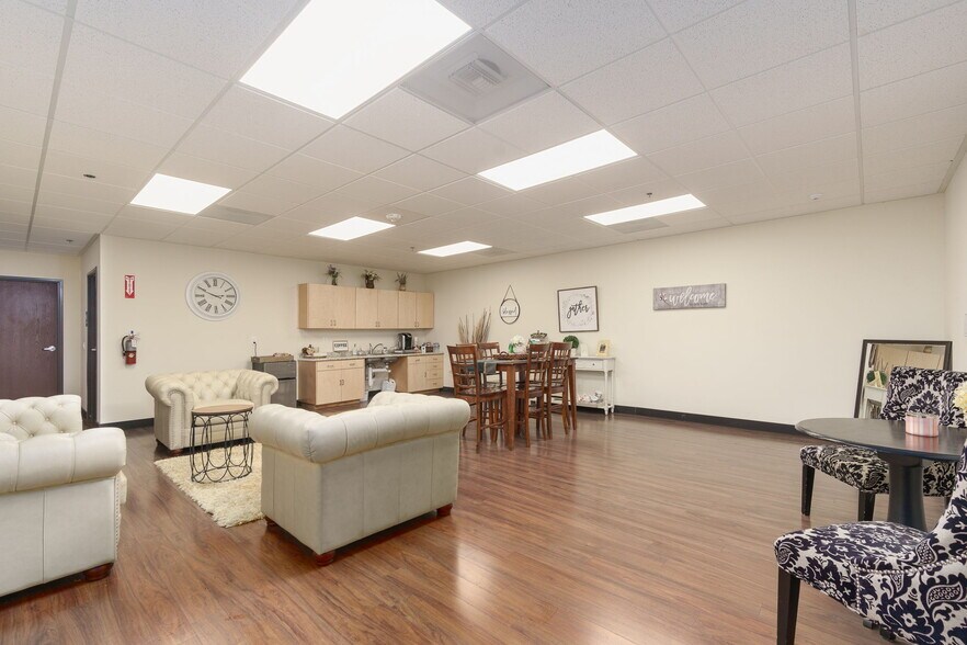 More Photos Of 2311 Statham Blvd, Oxnard Warehouse For Lease