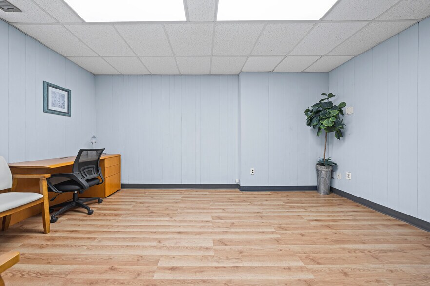 More Photos Of 230 North Ave, Mount Clemens Office For Sale