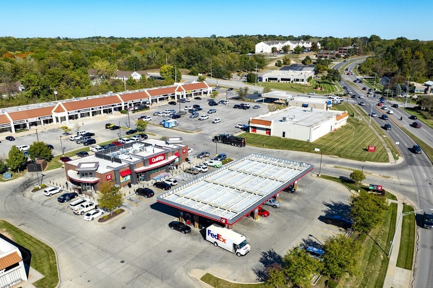 More Photos Of 528 NW Englewood Rd, Kansas City Convenience Store For Sale