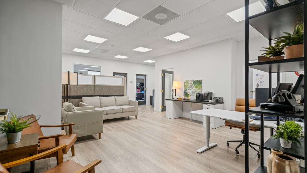 More Photos Of 1510 E Colonial Dr, Orlando Office For Lease