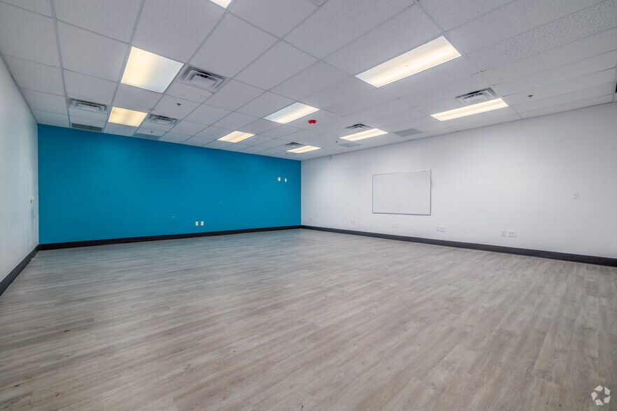 More Photos Of 6600 Youngerman Cir, Jacksonville Unknown For Lease