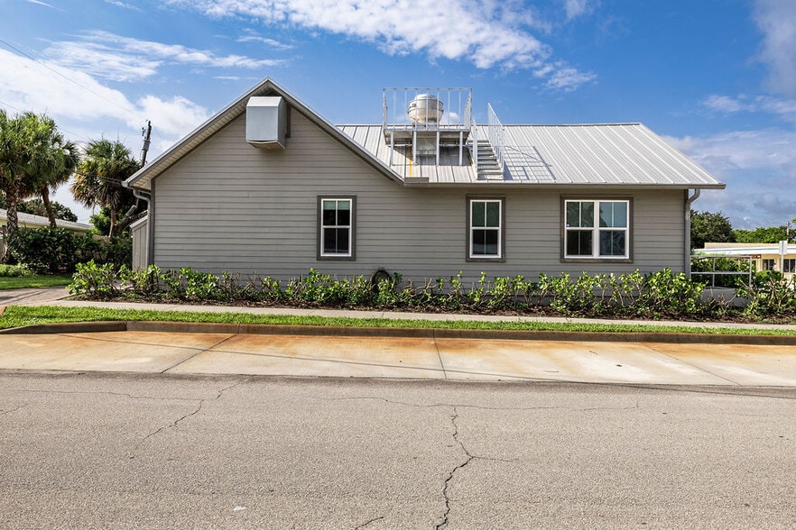 More Photos Of 1766 14th Ave, Vero Beach Restaurant For Sale