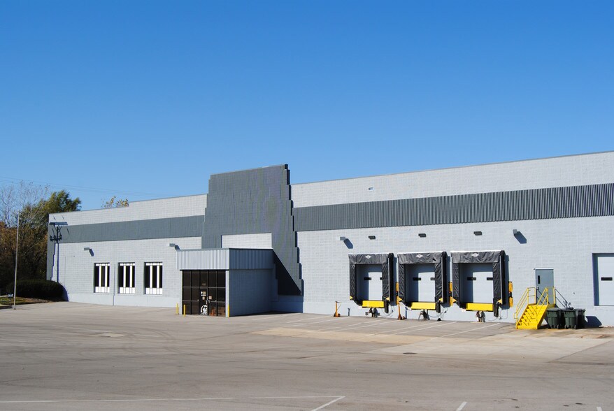 More Photos Of 430 W Grange Ave, Milwaukee Distribution For Lease