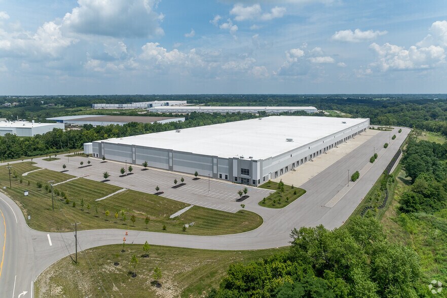 More Photos Of 13015 Dixie Hwy, Walton Distribution For Lease