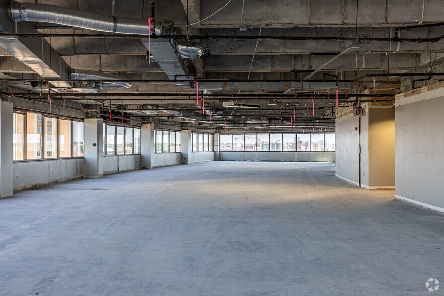 More Photos Of 4900 Main St, Kansas City Office For Lease