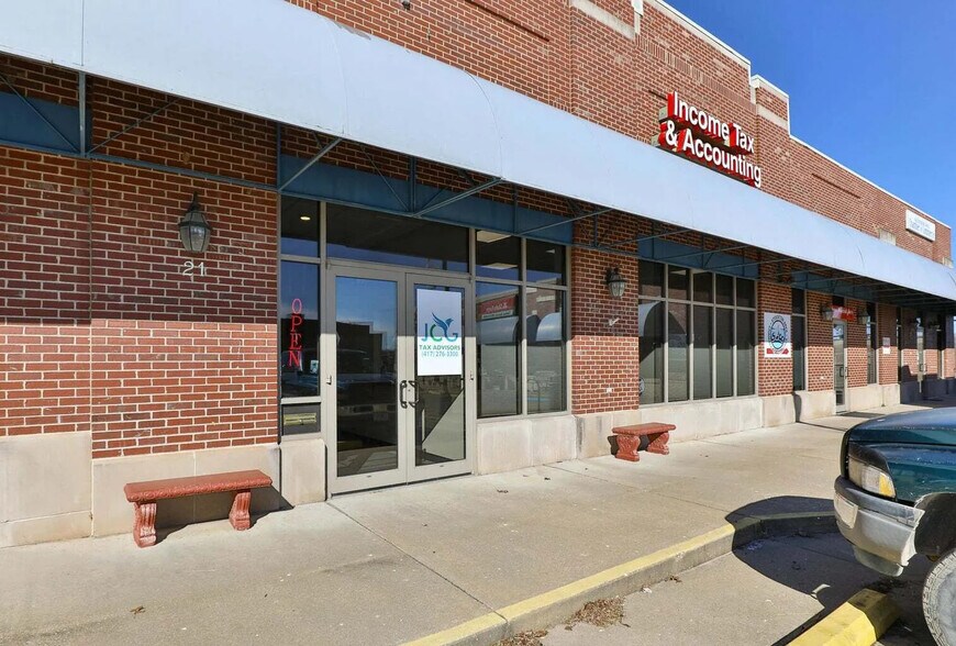 More Photos Of 21 Public Sq, Stockton Office For Sale