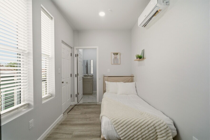 More Photos Of 715 28th St, Galveston Apartments For Sale