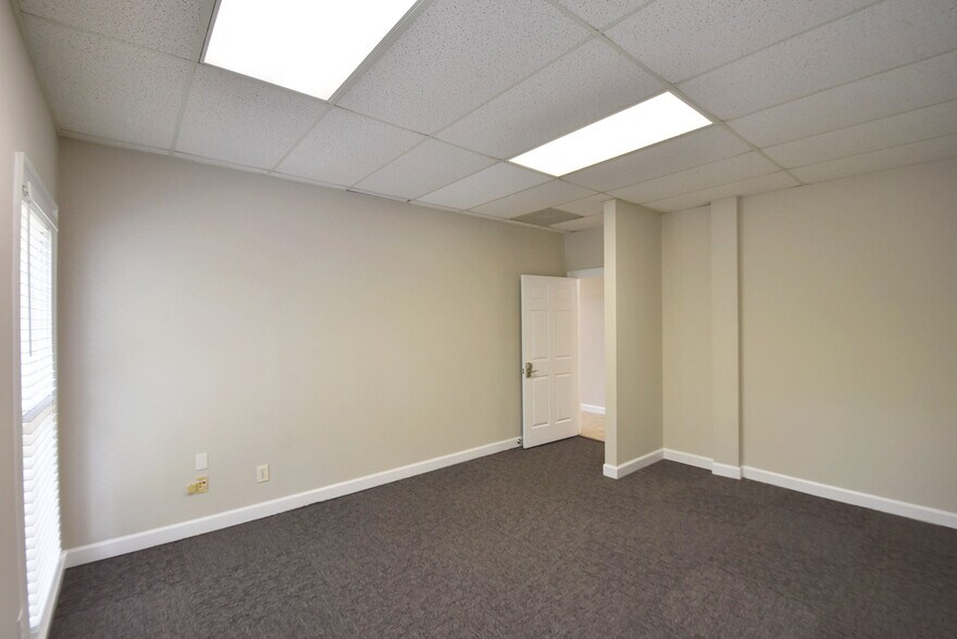 More Photos Of 116 Peachtree Ct, Peachtree City Medical For Lease